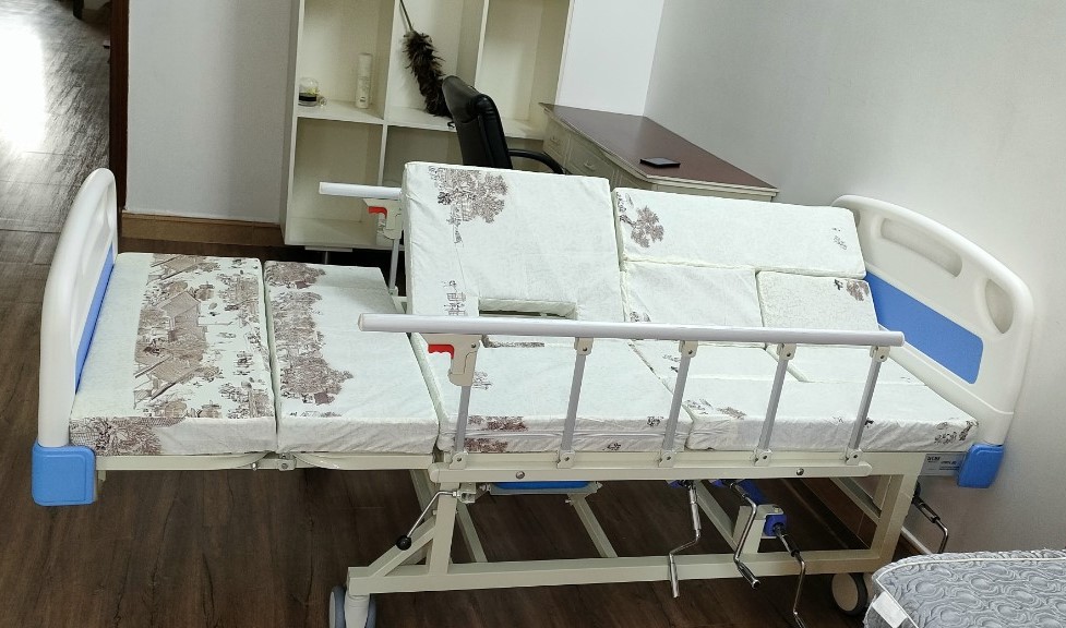  GIƯỜNG 4 TAY QUAY LUCASS GB-C41 ĐA CHỨC NĂNG 